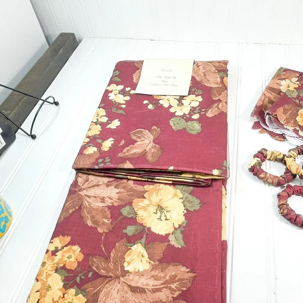 Vintage‎ Floral Maroon Tablecloth Set - Retro Napkin Rings & Napkins